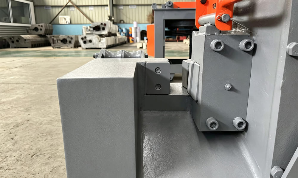 Causes and Preventive Measures of Cutter Blade Broken During C54 Steel Bar Cutting Machine Operation